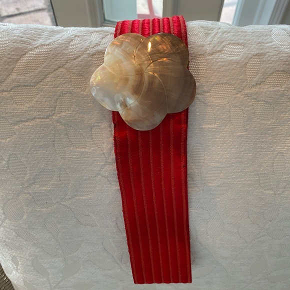VTG Red Stretch Belt With Large Beautiful Mother Of Pearl Shell Buckle 🐚 - Picture 2 of 5